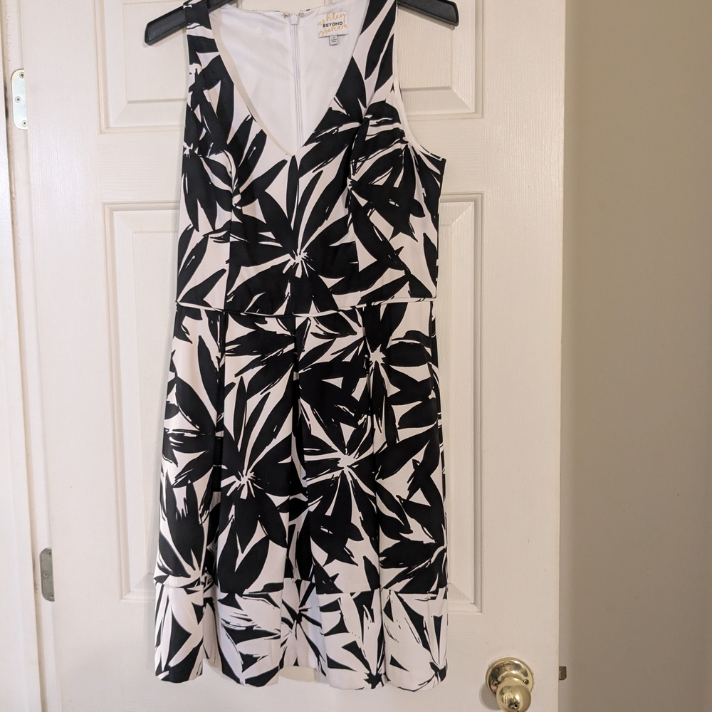 Ashley Graham Black and White Leaf Print Mini Dress